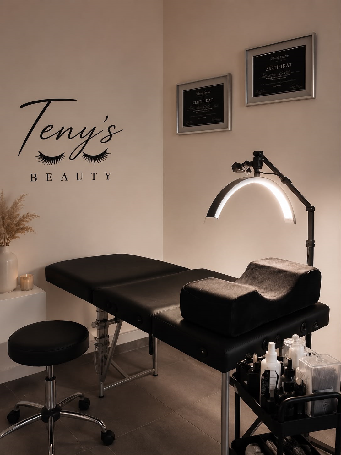 Lash studio detail